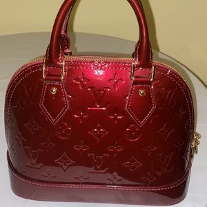 LOUIS VUITTON BAG (ALMA BB MONOGRAM VERNIS)